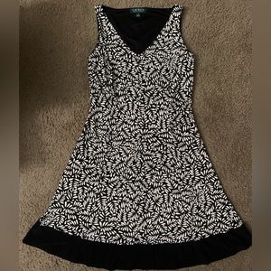 Ralph Lauren Size 4 Sleeveless Leaf Patterned Black & White A-Line Midi Dress